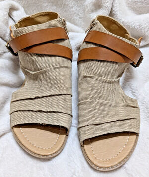 Not Rated Avana tan sz 7.5 canvas covered open toe Sandal zip side